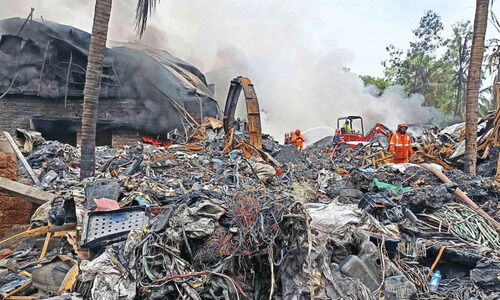 ആ​ന​ക്കു​ഴി​ക്ക​ര​യി​ലെ തീ​പി​ടി​ത്തം; ക​ത്തി​ച്ചാ​മ്പ​ലാ​യ​ത് ട​ൺ ക​ണ​ക്കി​ന് പ്ലാ​സ്റ്റി​ക്