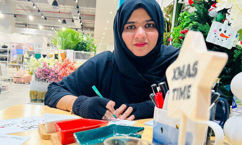 കാ​ലി​ഗ്രാ​ഫിയിൽ മികവ് തെളിയിച്ച് റസ്മിന