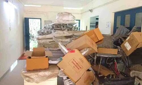 അരൂക്കുറ്റി സാമൂഹികാരോഗ്യ കേന്ദ്രത്തിൽ അനാസ്ഥ തുടർക്കഥ അരൂക്കുറ്റി സാമൂഹികാരോഗ്യ കേന്ദ്രത്തിൽ അനാസ്ഥ തുടർക്കഥ