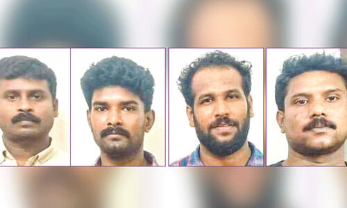 ഓട്ടോ തടഞ്ഞ് യുവാവിനെ വെട്ടിക്കൊല്ലാൻ ശ്രമിച്ച കേസ്: നാല് പ്രതികൾ അറസ്റ്റിൽ ഓട്ടോ തടഞ്ഞ് യുവാവിനെ വെട്ടിക്കൊല്ലാൻ ശ്രമിച്ച കേസ്: നാല് പ്രതികൾ അറസ്റ്റിൽ