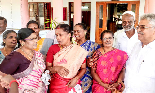 ഇല്ല, ഇനി ഞങ്ങളെ വഞ്ചിക്കാനാവില്ല, അ​വ​കാ​ശ​ങ്ങ​ൾ​ക്കാ​യി പോ​രാ​ടു​ം; നിശ്ചയദാർഢ്യത്തോടെ തോ​ട്ടം​ തൊ​ഴി​ലാ​ളി​കൾ