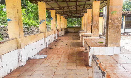 സാമൂഹികവിരുദ്ധശല്യം; ഓയൂർ പബ്ലിക് മാർക്കറ്റ് കെട്ടിടം തകർച്ചയിൽ സാമൂഹികവിരുദ്ധശല്യം; ഓയൂർ പബ്ലിക് മാർക്കറ്റ് കെട്ടിടം തകർച്ചയിൽ