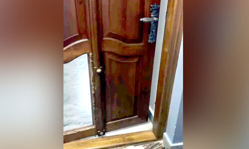 കോട്ടക്കലിൽ വീണ്ടും വാതിൽ തകർത്ത് മോഷണം കോട്ടക്കലിൽ വീണ്ടും വാതിൽ തകർത്ത് മോഷണം