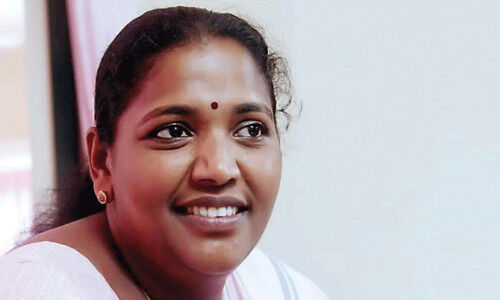 ‘അടിയന്തരാവസ്ഥക്കാലത്ത് ഇന്ദിരഗാന്ധിയുടെ കോലം കത്തിച്ചതുമായി ബന്ധപ്പെട്ട് പപ്പയെ ജയിലിലടച്ചു. അടിയുറച്ച കമ്യൂണിസ്റ്റുകാരനായിരുന്നു പപ്പ’ -പിതാവിനെക്കുറിച്ചുള്ള ഓർമകൾ പങ്കുവെച്ച് ഇ.എസ്. ബിജി​മോൾ