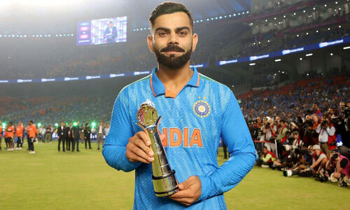 765 റൺസ്, മൂന്നു സെഞ്ച്വറികൾ... ടൂർണമെന്‍റിന്‍റെ താരമായി കോഹ്‍ലി