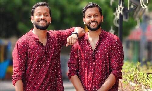 ദേ​സി ട്വി​ൻ​സ്