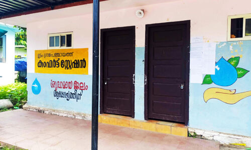 വെള്ളമില്ല; മുട്ടം ടാക്സി സ്റ്റാൻഡിലെ ശൗചാലയം വീണ്ടും പൂട്ടി