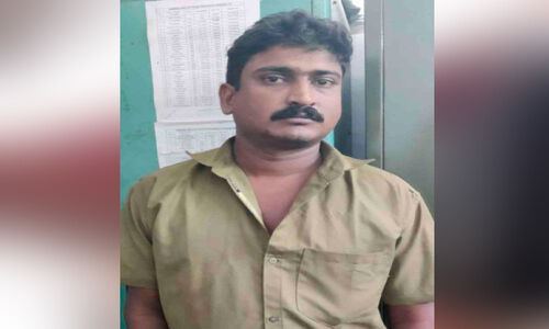 വിമുക്തഭടന്റെ മാല പൊട്ടിച്ച് കടന്ന യുവാവ് പിടിയിൽ വിമുക്തഭടന്റെ മാല പൊട്ടിച്ച് കടന്ന യുവാവ് പിടിയിൽ