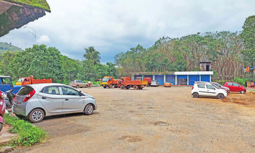 ഇവിടെയുണ്ട്, ബസുകൾ കയറാത്ത സ്റ്റാൻഡുകൾ...