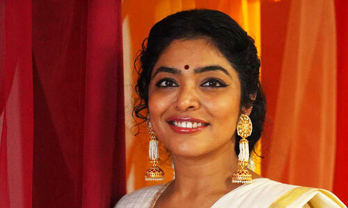 നെയ്ത്തിന്റെ താളം നെയ്ത്തുകാരുടെ ജീവിതത്തിനില്ല -റി​മ ക​ല്ലി​ങ്ക​ൽ