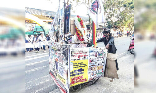 തെരുവ് നായ്ക്കളുടെ വിളയാട്ടം; ഒറ്റയാൾ പോരാട്ടവുമായി നജീം കുളങ്ങര