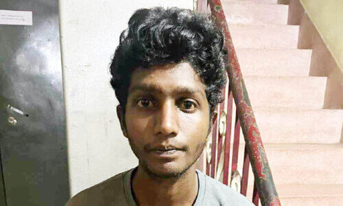 എക്സൈസുകാരനെ ആക്രമിച്ച് കഞ്ചാവ് കേസ് പ്രതി രക്ഷപ്പെട്ടു; ഒരാൾ പിടിയിൽ എക്സൈസുകാരനെ ആക്രമിച്ച് കഞ്ചാവ് കേസ് പ്രതി രക്ഷപ്പെട്ടു; ഒരാൾ പിടിയിൽ