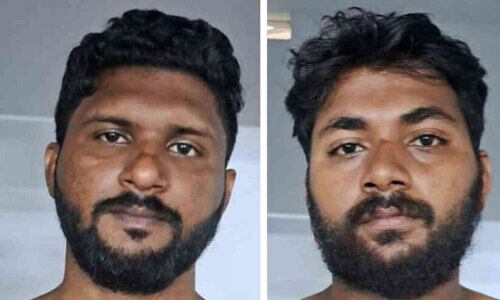 വടിവാളും പെട്രോൾ ബോംബുമായി രണ്ടുപേർ പിടിയിൽ വടിവാളും പെട്രോൾ ബോംബുമായി രണ്ടുപേർ പിടിയിൽ