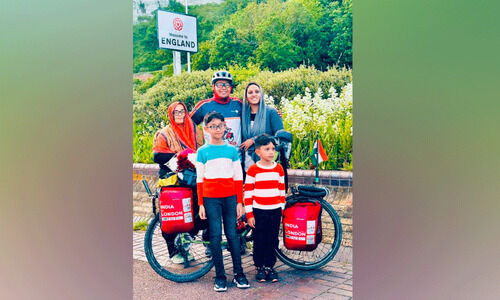 സൈക്കിളിൽ 30 രാജ്യങ്ങൾ താണ്ടി ഫായിസ് ഇംഗ്ലണ്ടിൽ സൈക്കിളിൽ 30 രാജ്യങ്ങൾ താണ്ടി ഫായിസ് ഇംഗ്ലണ്ടിൽ