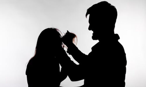 ലഹരിക്കടിപ്പെട്ട മകന്റെ വെട്ടേറ്റ് മാതാവിന് പരിക്ക് ലഹരിക്കടിപ്പെട്ട മകന്റെ വെട്ടേറ്റ് മാതാവിന് പരിക്ക്