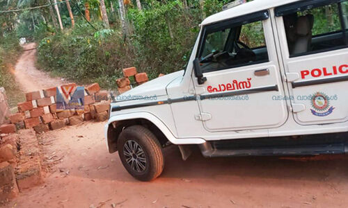 പുറക്കാമല സമരത്തിൽ പങ്കെടുത്ത 15കാരനെതിരെ കേസെടുത്ത് പൊലീസ്; സമരത്തിനിടെ ഒരുകൂട്ടം പൊലീസുകാർ വിദ്യാർഥിയെ വലിച്ചിഴച്ച് കൊണ്ടുപോയത് വിവാദമായിരുന്നു