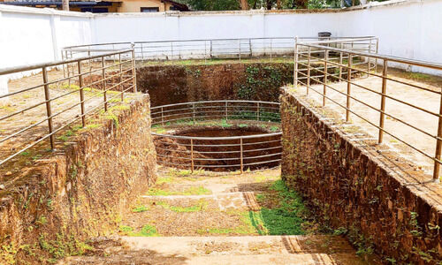 ഇന്ന് കേരളപ്പിറവി ദിനം; വ്യാഴവട്ടത്തിനുശേഷം മാമാങ്ക സ്മാരകങ്ങൾ മോടിപിടിപ്പിക്കുന്നു ഇന്ന് കേരളപ്പിറവി ദിനം; വ്യാഴവട്ടത്തിനുശേഷം മാമാങ്ക സ്മാരകങ്ങൾ മോടിപിടിപ്പിക്കുന്നു
