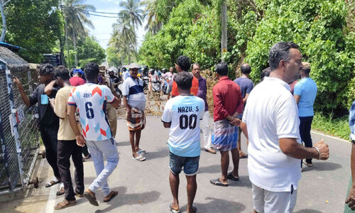 മുതലപ്പൊഴി മണൽ നീക്കം: റോഡ് ഉപരോധം സംഘർഷഭരിതം; അറസ്റ്റ് മുതലപ്പൊഴി മണൽ നീക്കം: റോഡ് ഉപരോധം സംഘർഷഭരിതം; അറസ്റ്റ്