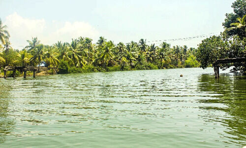 വെള്ളപ്പൊക്കത്തിൽ പാലം തകർന്നിട്ട് 30 വർഷം; ഏക ആശ്രയം കടത്തുവഞ്ചി; കൊന്നയിൽകടവ് പാലത്തിന് 41 കോടിയുടെ അനുമതി വെള്ളപ്പൊക്കത്തിൽ പാലം തകർന്നിട്ട് 30 വർഷം; ഏക ആശ്രയം കടത്തുവഞ്ചി; കൊന്നയിൽകടവ് പാലത്തിന് 41 കോടിയുടെ അനുമതി