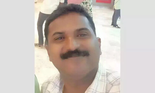 സാമ്പത്തിക പ്രതിസന്ധിയിൽ ഭർത്താവ് ജീവനൊടുക്കിയ സംഭവം: അധ്യാപികക്ക് ശമ്പളകുടിശ്ശിക 29 ലക്ഷം അനുവദിച്ചു സാമ്പത്തിക പ്രതിസന്ധിയിൽ ഭർത്താവ് ജീവനൊടുക്കിയ സംഭവം: അധ്യാപികക്ക് ശമ്പളകുടിശ്ശിക 29 ലക്ഷം അനുവദിച്ചു