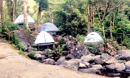 ജില്ലയിൽ അനധികൃത ടെന്റ് ടൂറിസം വ്യാപകം ജില്ലയിൽ അനധികൃത ടെന്റ് ടൂറിസം വ്യാപകം