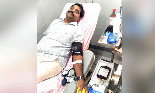 ആരിഫ് പകരുന്നു, സ്നേഹത്തിന്റെ ജീവരക്തം ആരിഫ് പകരുന്നു, സ്നേഹത്തിന്റെ ജീവരക്തം