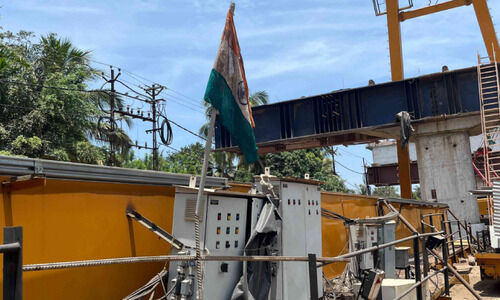 ഉയരപ്പാത നിര്‍മാണ സ്ഥലത്ത് അഴുക്കുപുരണ്ട ദേശീയപതാക: പൊലീസ് അന്വേഷണം തുടങ്ങി