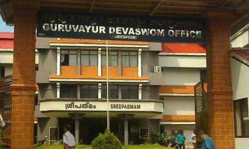 ഗുരുവായൂർ ദേവസ്വത്തിന്‍റെ ആനകളെ എന്തിനെല്ലാം ഉപയോഗിക്കുന്നുണ്ടെന്ന് അറിയിക്കണം -ഹൈകോടതി