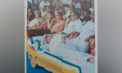 എൻഡോസൾഫാൻ; വി.എസ് എണ്ണ പകർന്ന് പടർത്തിയ പോരാട്ടം