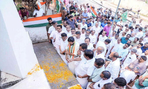 ഷാഫി പറമ്പിൽ പേരാമ്പ്രയിൽ പര്യടനം തുടങ്ങി