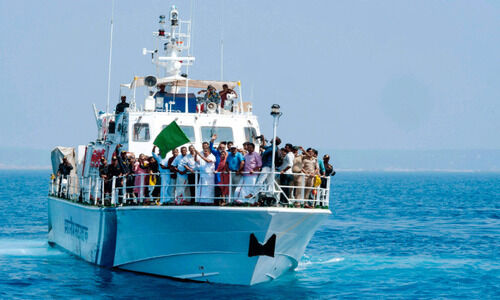 കടലിൽ കൃത്രിമപ്പാരുകൾ നിക്ഷേപം തുടങ്ങി