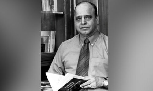 താ​ര​ക​ങ്ങ​ളി​ൽ മാ​ഞ്ഞു, ചാ​ന്ദ്ര സ്വ​പ്നാ​ട​ക​ൻ