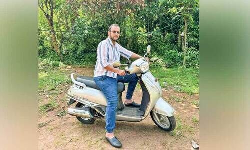 പെ​രു​ന്നാ​ള്‍ ആ​ഘോ​ഷം പൊ​ടി പൊ​ടി​ച്ച് അ​റ​ബി മ​രു​മ​ക​ൻ