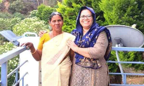 ജാനകിച്ചേച്ചിക്ക് കൊടുത്ത വാക്കുപാലിച്ച് സുബൈദ; മൂന്നാറിലേക്ക് ഒരു അടിപൊളി യാത്ര