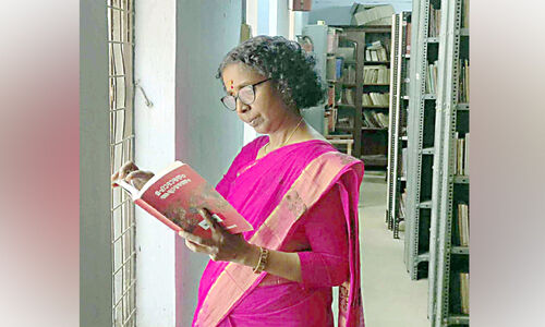 സ്ത്രീ ശക്തി മാതൃകയായി സാഹിത്യ അക്കാദമിയിലെ ആദ്യ വനിത ചീഫ് ലൈബ്രേറിയൻ ശാന്ത