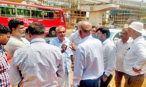 ചെ​ർ​ക്ക​ള സ​ർ​വി​സ്​ റോ​ഡ്​ പ്ര​ശ്നം; വി​ദ​ഗ്​​ധ സം​ഘം സ​ന്ദ​ർ​ശി​ച്ചു