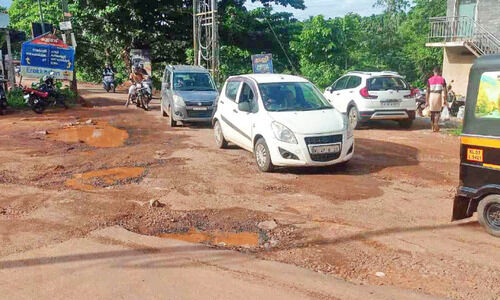 മൂന്നര വർഷം കഴിഞ്ഞിട്ടും പ്രവൃത്തിയില്ല; കൂളിമാട് വയൽ ഭാഗത്ത് ദുരിത യാത്ര മൂന്നര വർഷം കഴിഞ്ഞിട്ടും പ്രവൃത്തിയില്ല; കൂളിമാട് വയൽ ഭാഗത്ത് ദുരിത യാത്ര