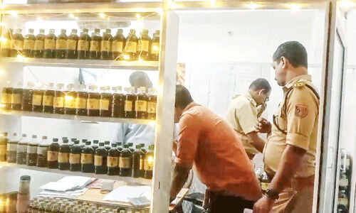 അരിഷ്ട വില്‍പനശാലയില്‍ എക്സൈസ് - പൊലീസ് സംയുക്ത പരിശോധന