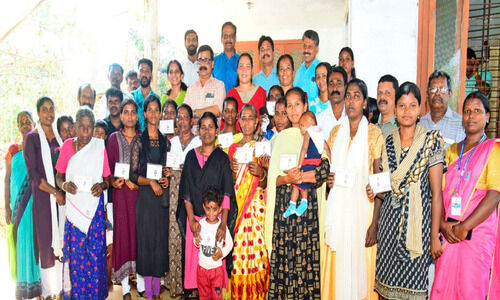 അങ്ങനെ ആദിവാസി ഊരിൽ റേഷൻ കാർഡ് എത്തി അങ്ങനെ ആദിവാസി ഊരിൽ റേഷൻ കാർഡ് എത്തി