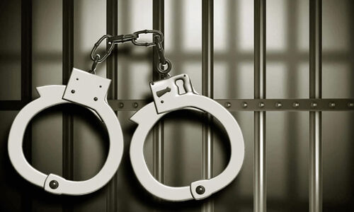 മദ്യലഹരിയിൽ യുവാക്കൾ തമ്മിലടിച്ചു; നിയന്ത്രിക്കാനെത്തിയ പൊലീസിനും മർദനം