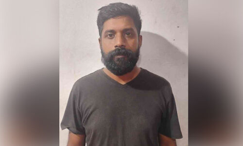 യുവാവിനെ ആക്രമിച്ച് പരിക്കേല്പ്പിച്ച പ്രതി പിടിയില് യുവാവിനെ ആക്രമിച്ച് പരിക്കേല്പ്പിച്ച പ്രതി പിടിയില്