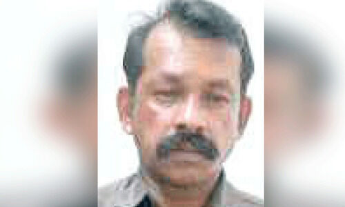 കാന്റീൻ ജീവനക്കാരനെ തലക്കടിച്ചയാൾ അറസ്റ്റിൽ കാന്റീൻ ജീവനക്കാരനെ തലക്കടിച്ചയാൾ അറസ്റ്റിൽ