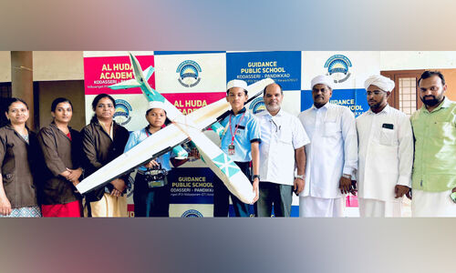 പാ​ഴ്​​വ​സ്​​തു​ക്ക​ൾ ഉ​പ​യോ​ഗി​ച്ച് വിമാനം