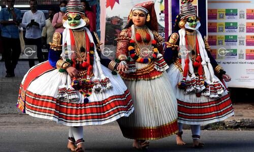 സൂക്ഷിച്ച് നടക്ക്...