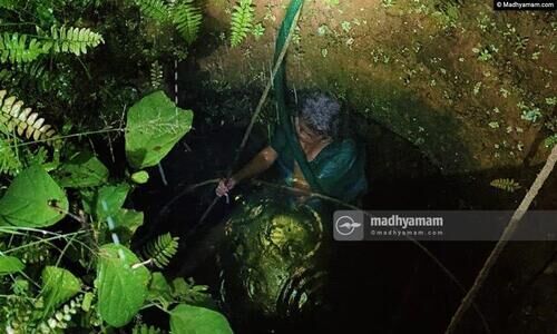 വീട്ടുമുറ്റത്തെ കിണറിലേക്ക് കാൽവഴുതി വീണു, മോട്ടോർ പൈപ്പിൽ പിടിച്ചുനിന്നത് മണിക്കൂറുകൾ; 87കാരിയെ പുറത്തെടുത്ത് അഗ്നിരക്ഷാസേന -VIDEO