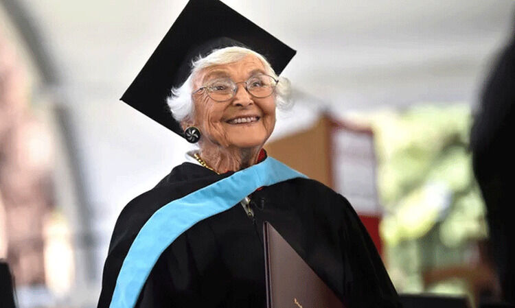 രണ്ടാം ലോക മഹായുദ്ധം മൂലം നടക്കാതെപോയ പി.ജി പഠനം 105ാം വയസ്സിൽ പൂർത്തീകരിച്ച് അമേരിക്കക്കാരി