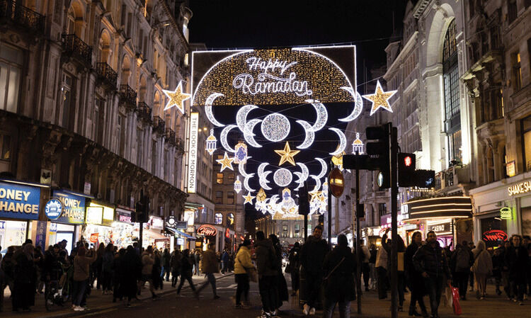 “നോമ്പ് തുറന്നിട്ട് വരൂ; അര മണിക്കൂർകൂടി ഞാൻ കാത്തിരിക്കാം” -കാഷ്വാലിറ്റിയിൽ ആറു മണിക്കൂർ കാത്തുനിന്ന പ്രായമുള്ള സ്ത്രീ ഡോക്ടറോട്. സ്പെഷലാണ് ഇംഗ്ലണ്ടിലെ റമദാൻ ഓർമകൾ