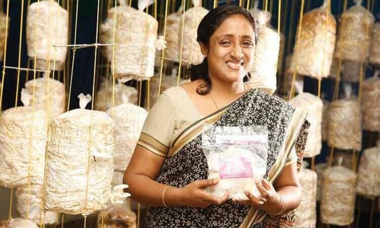 കൂണ്‍കൃഷിയിലൂടെയും മൂല്യവര്‍ധിത ഉൽപന്നങ്ങളിലൂടെയും   ഈ വീട്ടമ്മ നേടുന്നത് മാസം ലക്ഷങ്ങളുടെ വരുമാനം