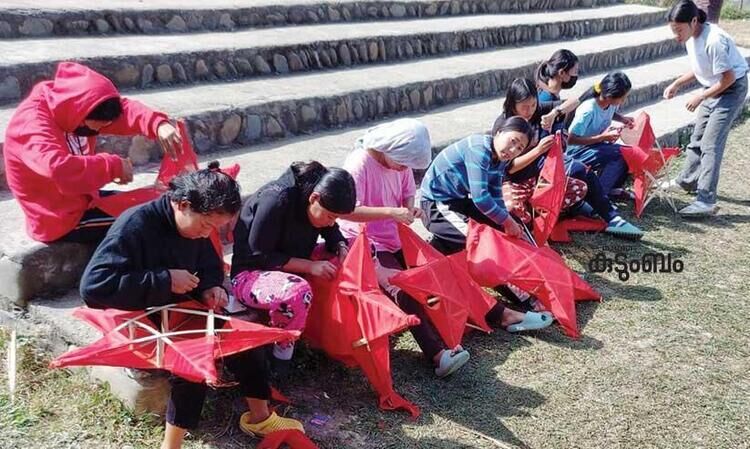 ഇവിടെ ഏറ്റവും ഡിമാന്‍റുള്ളത് പട്ടിയുടെ മാംസത്തിന്, വിലയും കൂടുതൽ. നായ് മാംസത്തിന്റെ രുചിയെക്കുറിച്ച് ഇവര്‍ പറയുമ്പോള്‍ നമ്മുടെ നെറ്റി ചുളിയും