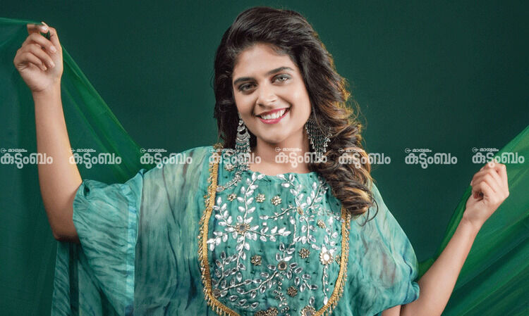 ‘ചാക്കോച്ചൻ പറഞ്ഞു: എന്നെ കൊല്ലരുത്, എനിക്കൊരു ഭാര്യയും മോനുമുണ്ട്’ -വിശേഷങ്ങളുമായി ‘ഓഫിസർ ഓൺ ഡ്യൂട്ടി’യിലെ അടാർ വില്ലത്തി ഐശ്വര്യ രാജ്